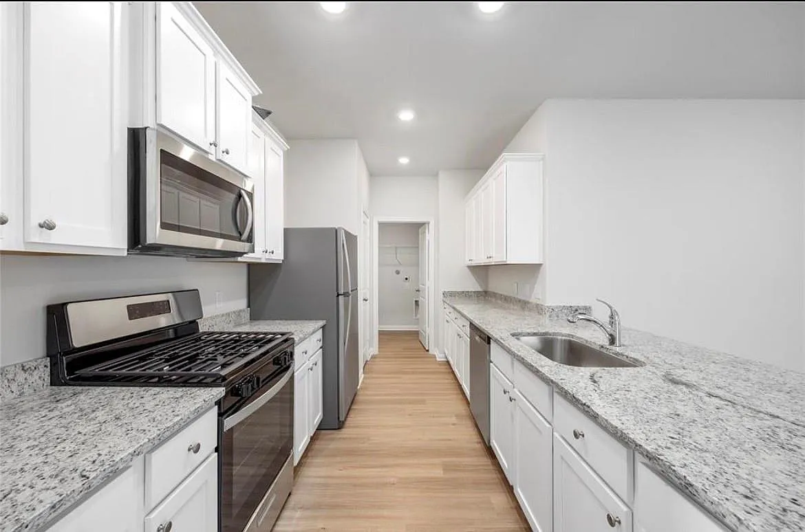 3 bed, 2.0 bath, 1579 sqft, $2,500 — Photo 3