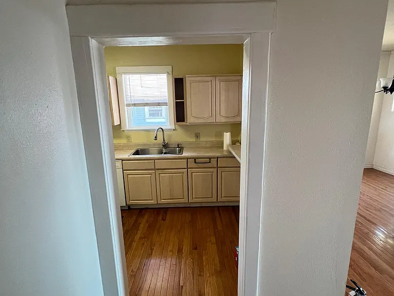 705 S 13th Ave — Photo 8