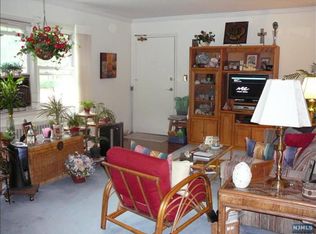 261 Bogert Rd APT 2B, River Edge, NJ 07661