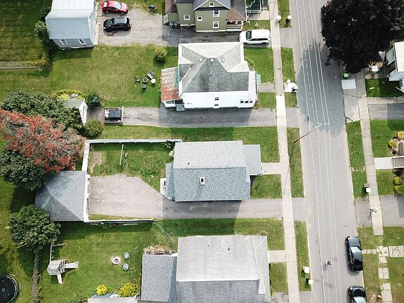 4th image of 420 Henry St