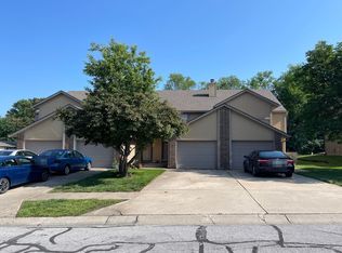 266 SW Pinetree Ln, Lees Summit, MO 64063