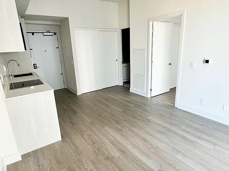 8 Cumberland St #3808 — Photo 4