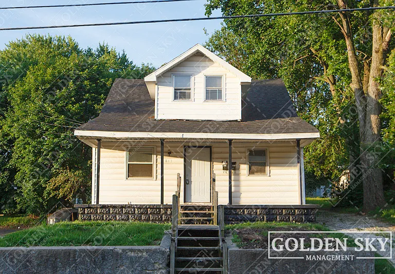 813 W Memorial Dr — Photo 1
