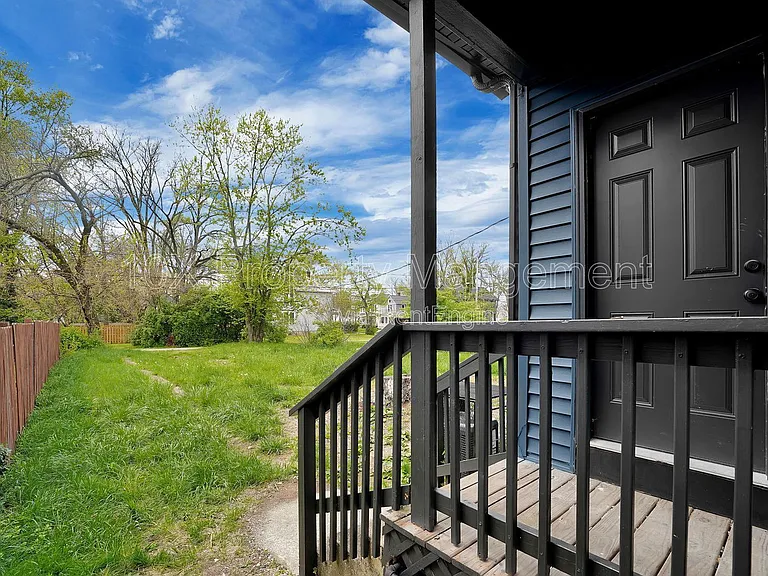 555 Kimball Pl — Photo 3