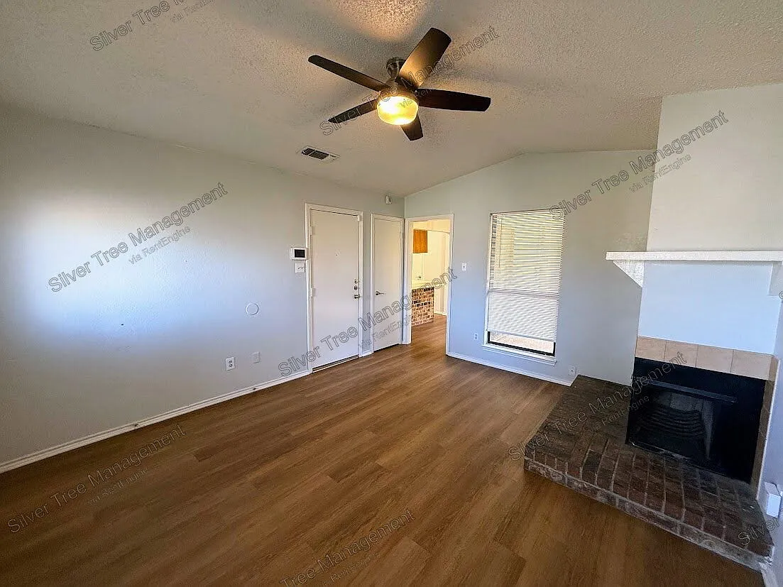2 bed, 2.0 bath, 1054 sqft, $1,495 — Photo 3