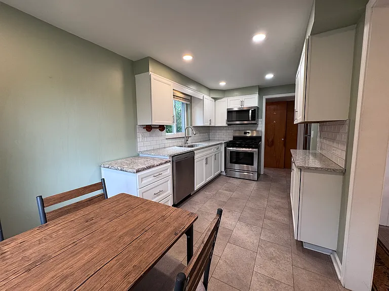 69 Berryman Dr — Photo 10