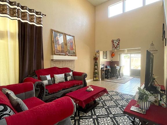 3rd image of 2077 Nantuckett Cir