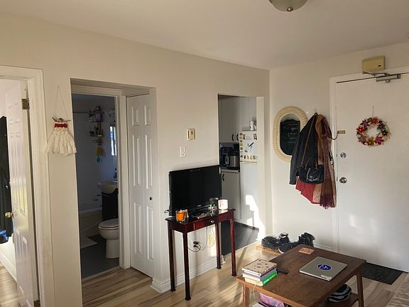 5th image of 381 Waverley St W #4