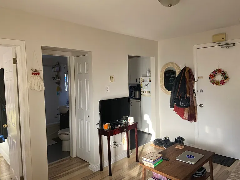 381 Waverley St W #4 — Photo 5