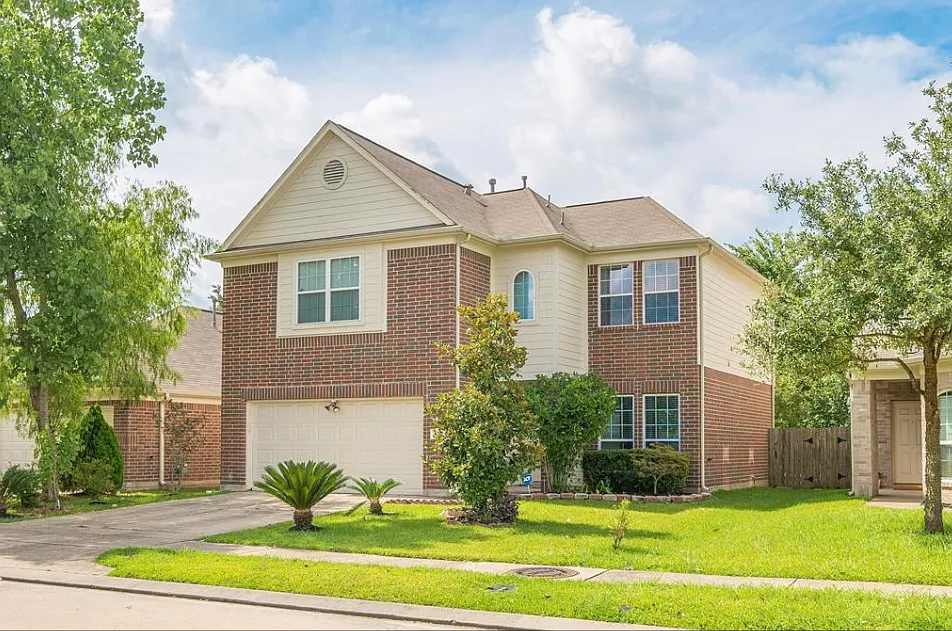 3 bed, 2.5 bath, 2079 sqft, $2,075 — Photo 1