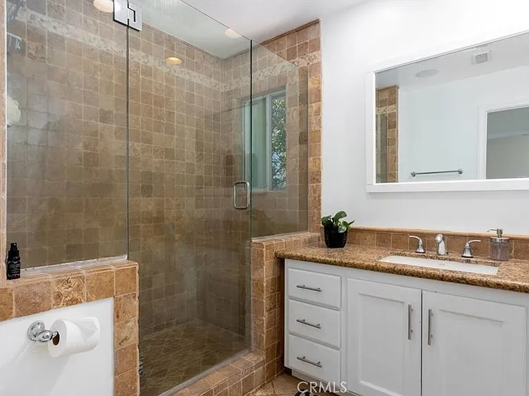 2112 Dover Dr — Photo 24