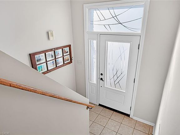 3rd image of 423 Scott Dr