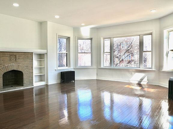 3rd image of 8040 S Rhodes Ave