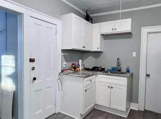 129 Quaker Ln S #1, West Hartford, CT 06119