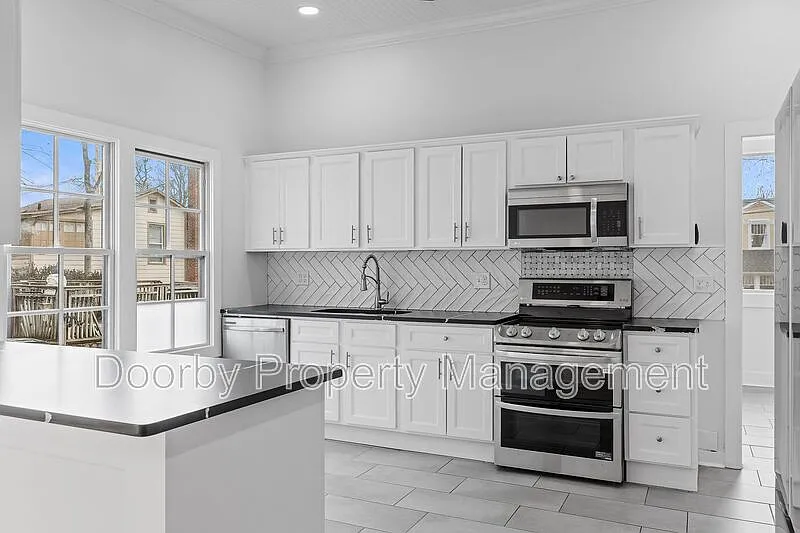 Building Photo - 1508 Bailey Ave #A