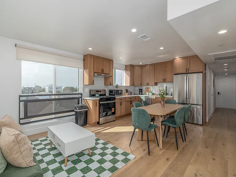 1223 W 37th Dr #1 — Photo 14