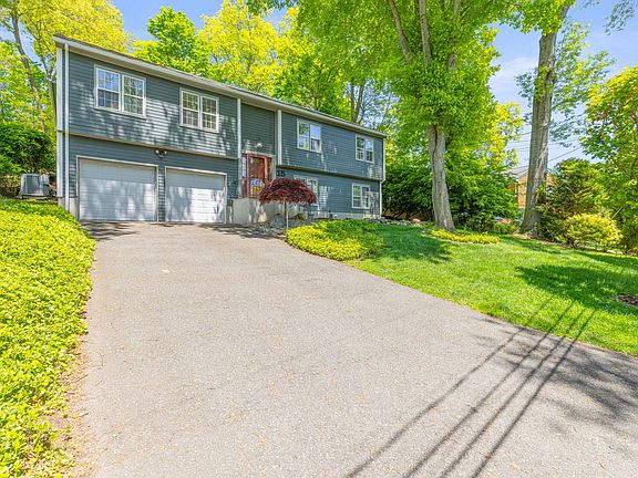 4-6 car driveway + 2 car garage
