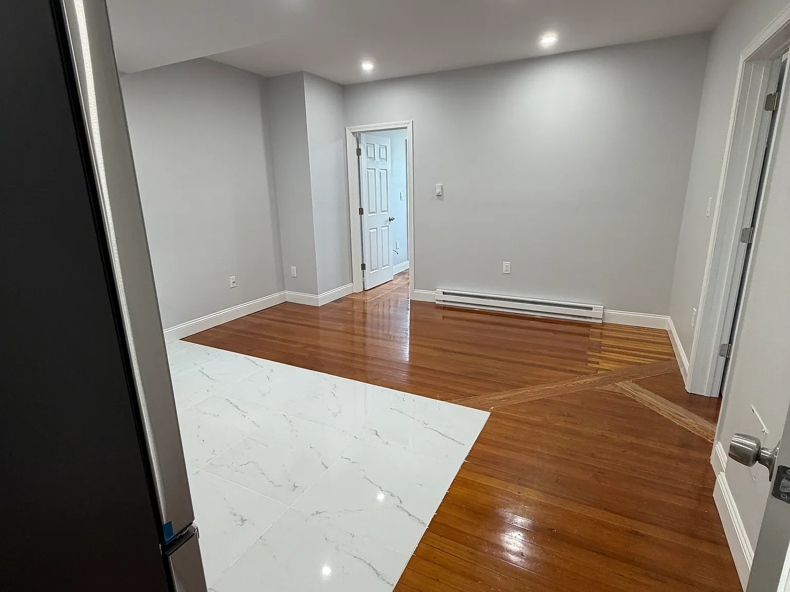 2 bed, 630 sqft, $3,900 — Photo 2