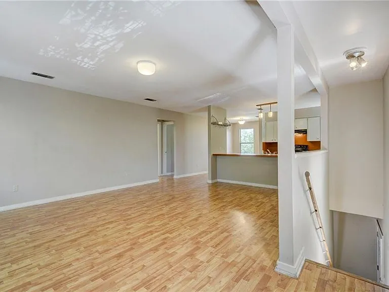 1305 Lorrain St #E — Photo 3