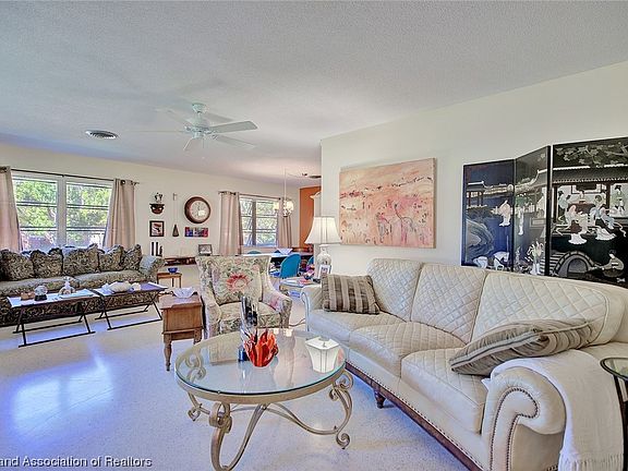 4th image of 2560 Lakeview Dr
