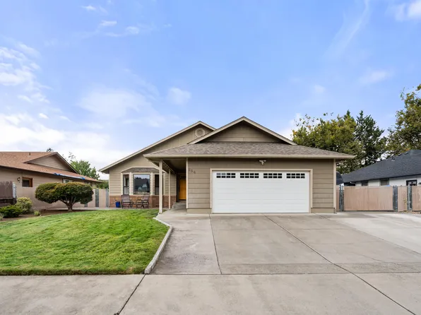 854 Delsie Dr, Grants Pass, OR 97527