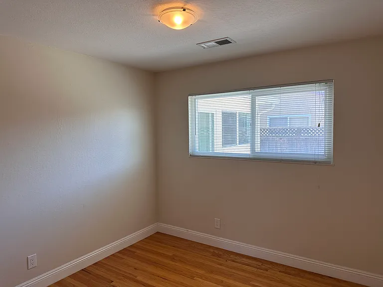 2913 Daisy Ct — Photo 9