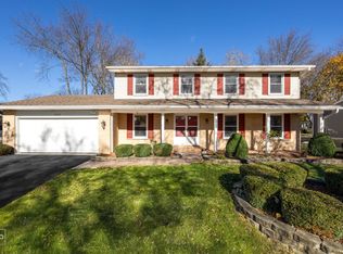 469 Staunton Rd, Naperville, IL 60565