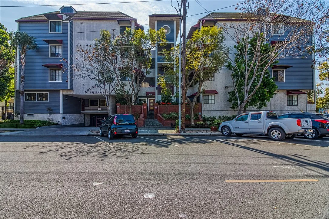 2 bed, 957 sqft, $2,400 — Photo 1