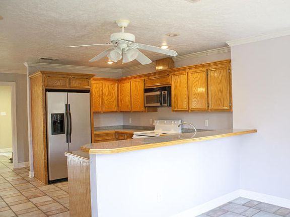 5th image of 121 Saint Denis Ln