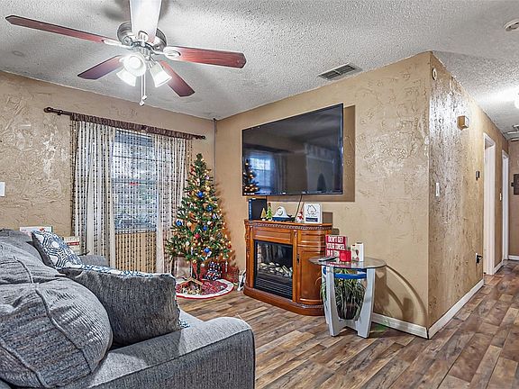 4th image of 1407 Valencia Ct