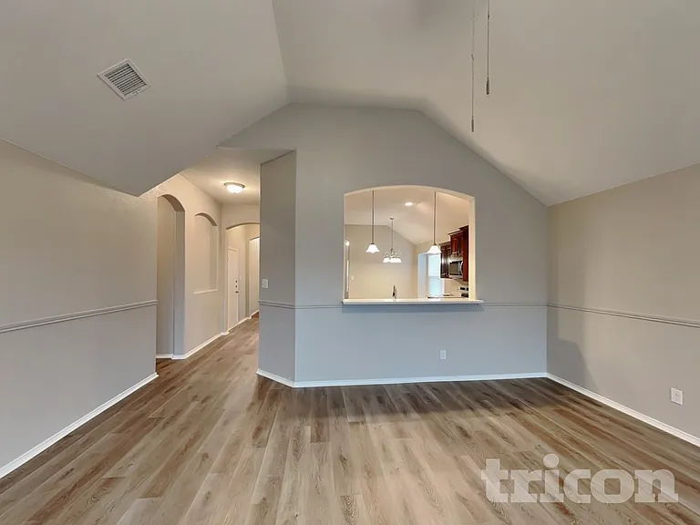 5401 Creek Hill Ln — Photo 3
