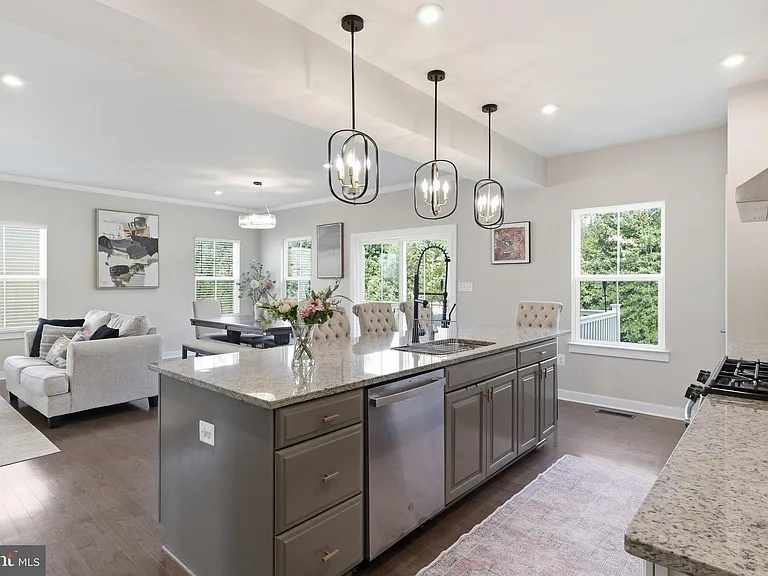 9202 Wood Creek Cir — Photo 18