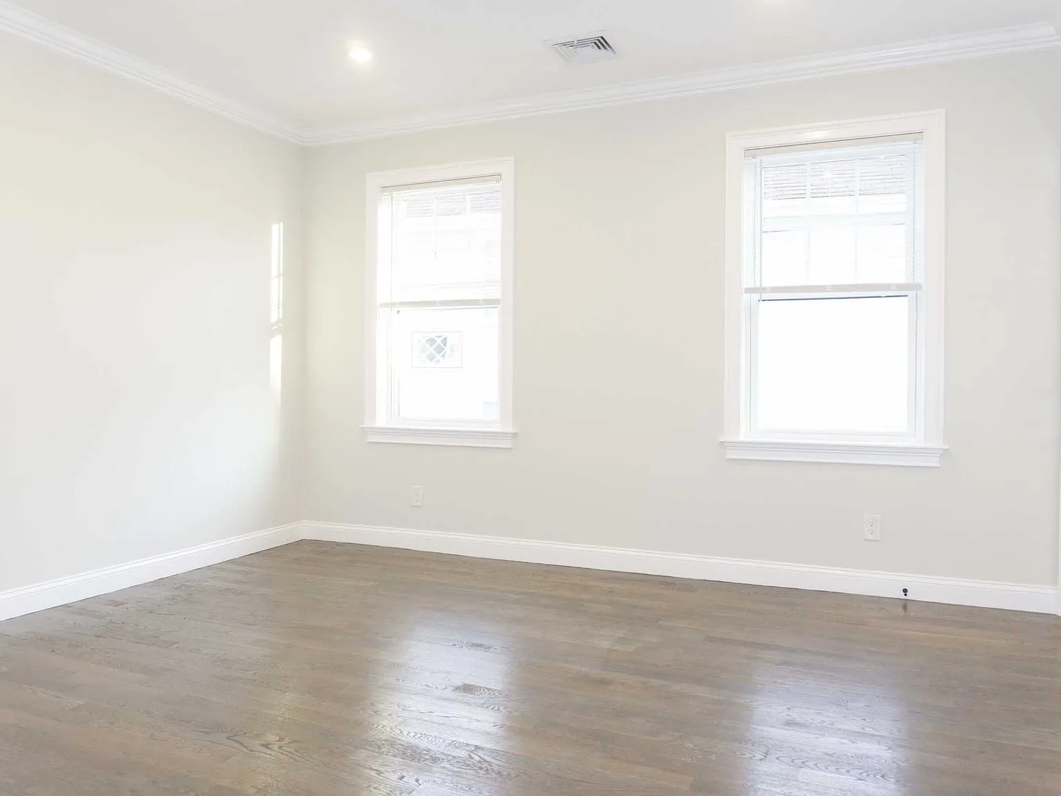 4 bed, 1.5 bath, $5,200 — Photo 4