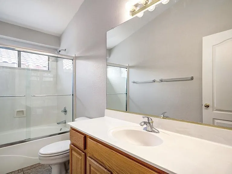 12715 W Cambridge Ave — Photo 11