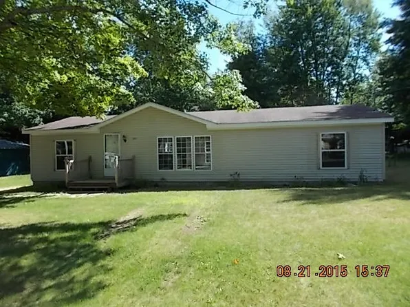1899 John St, Gaylord, MI 49735