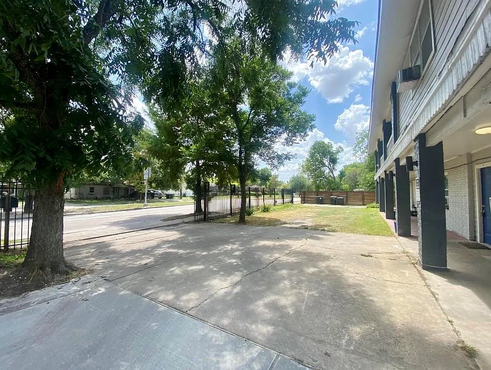 1 bed, 1.0 bath, 400 sqft, $600 — Photo 3