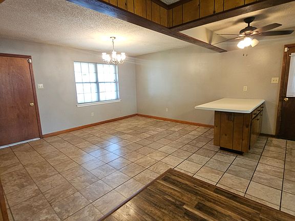 5th image of 2935 Normandy Dr