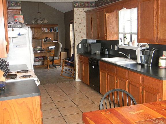 5th image of 3921 Warbler Ave