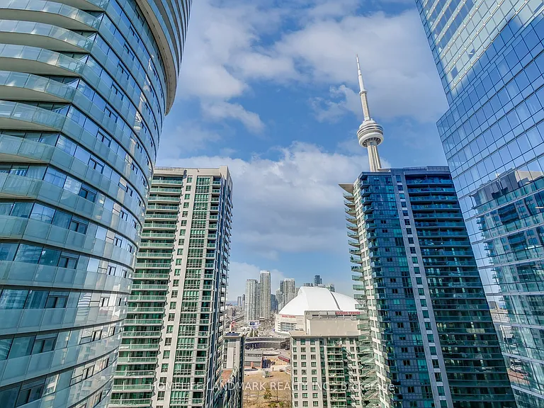 14 York St #1807 — Photo 20