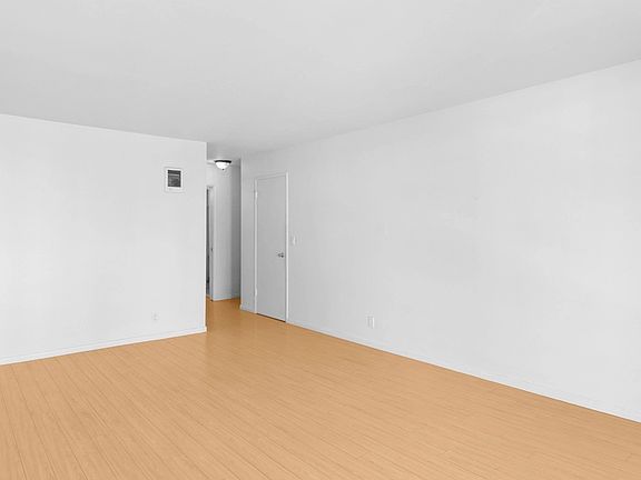 5th image of 11677-11683 Goshen Ave #200