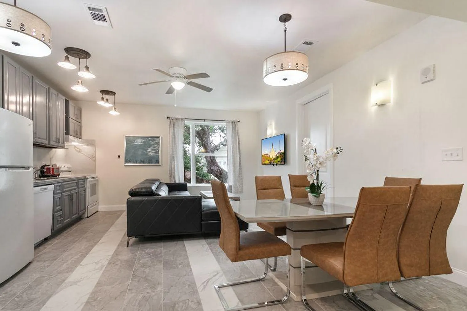 4 bed, 3.0 bath, 1442 sqft, $7,482 — Photo 2
