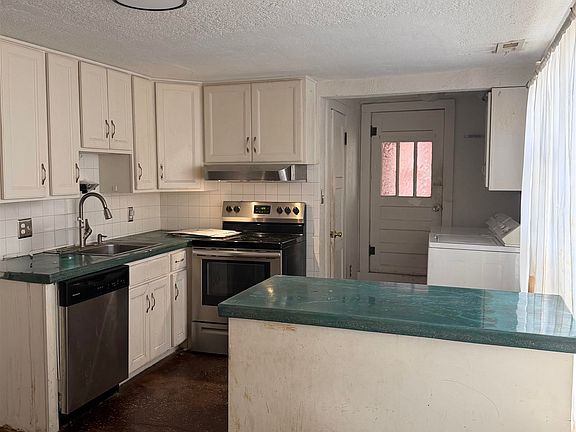 4th image of 108 W Summit Ave