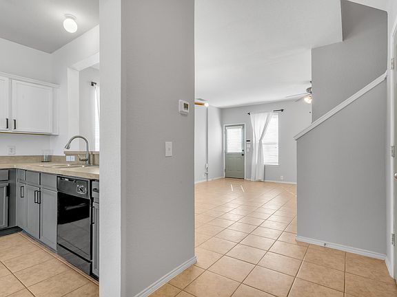 3rd image of 10737 Traymore Dr