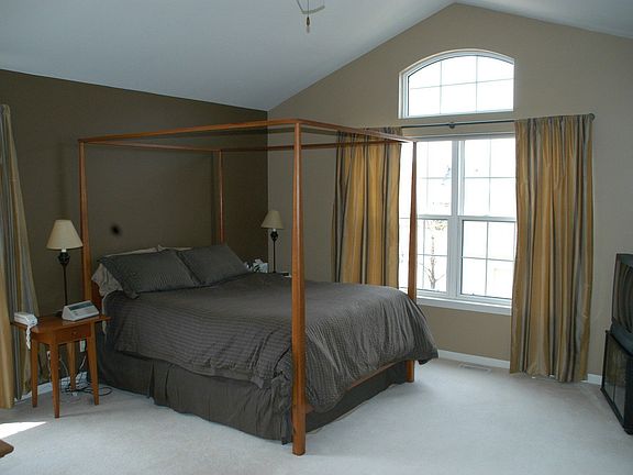 4th image of 1118 Oxford Ct