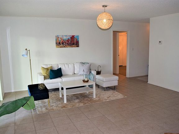 2nd image of 2117 Hibiscus Ave