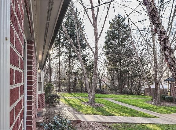 5th image of 629 Davie Ave