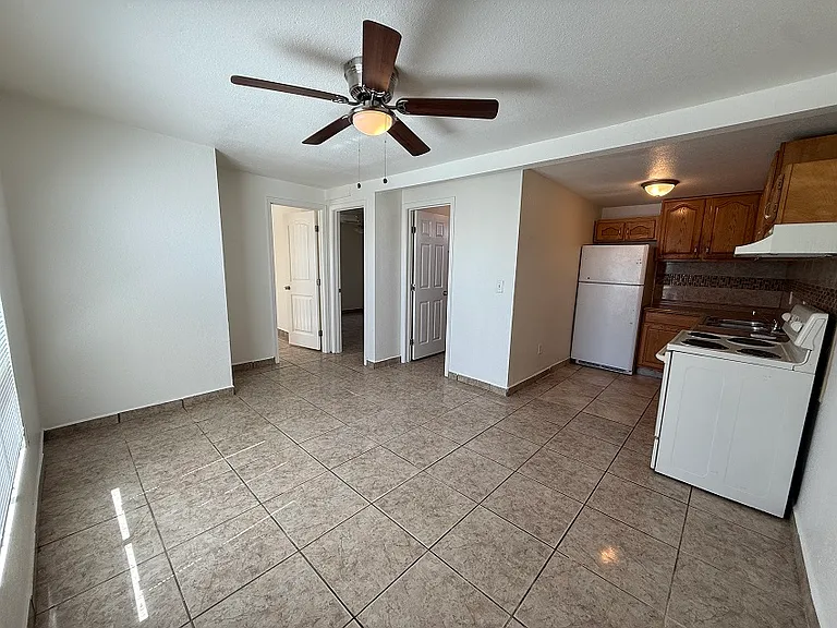 1805 S 11th Ave #B — Photo 2