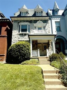 3671 Russell Blvd, Saint Louis, MO, 63110