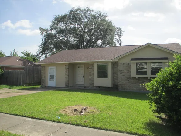 4504 Hemlock Dr, Baytown, TX 77521