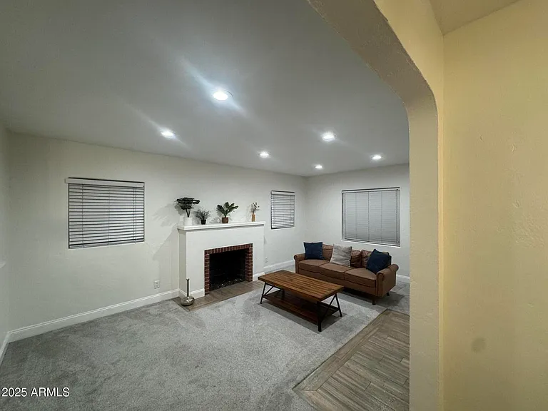 926 W Moreland St — Photo 3